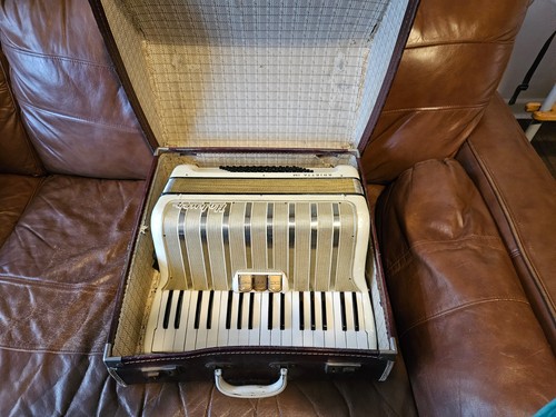 Hohner arietta accordion - hohner, 72