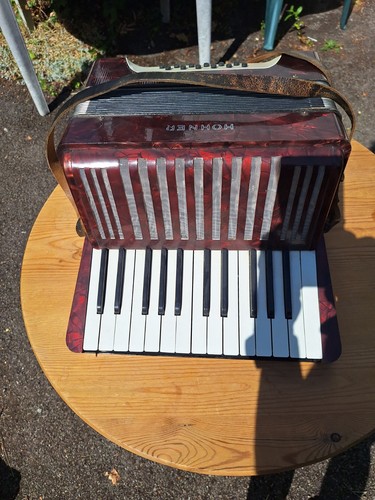 Bass key red hohner - bass, 25